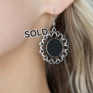 Farmhouse Fashionista Black Earrings